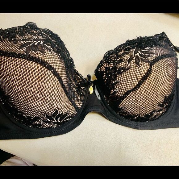 Beautiful bra in nude with black lace size 42D - Picture 1 of 3
